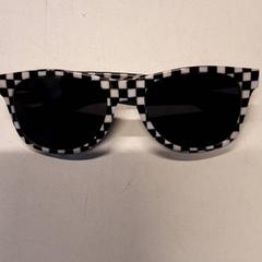 Sonnenbrille, gemeldet von Qbuzz ZHN über iLost