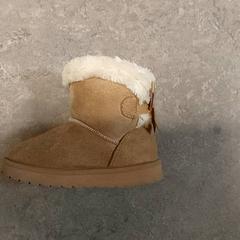 Klær - Kinderschoen bruin, som rapportert av Regio Oost-Vlaanderen ved bruk av iLost