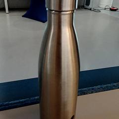 Garrafa para beber, como reportado por Padualaan 99 utilizando o iLost