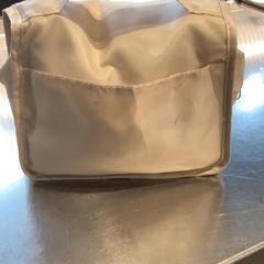 Draagtas Light yellow, zoals gemeld door MEININGER Hotel Leipzig Hauptbahnhof met iLost