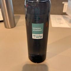 Botella Black, ha sido reportado por TU/e - Receptie Neuron con iLost