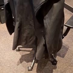 Jaqueta Leer Zwart, segons ha informat Van der Valk Hotel Utrecht mitjançant iLost