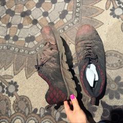 Buty Rood met zwart, zgłoszono przez Van der Valk Hotel Assen przy użyciu iLost