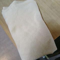 Manta em lã, como reportado por Conscious Hotel Westerpark utilizando o iLost