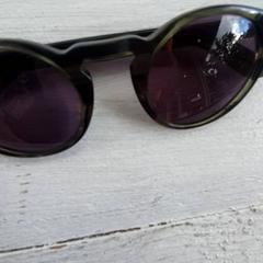 Gafas de sol, segundo informou DierenPark Amersfoort usando iLost