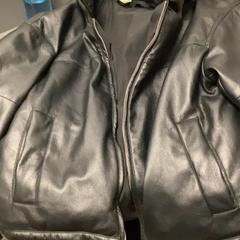 السترة Black leather، كما تم الإبلاغ عنه بواسطة MEININGER Hotel Copenhagen عبر iLost