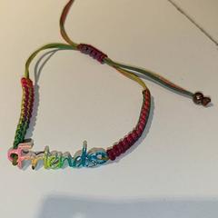 Náramek Armbandje Friends, jak nahlášeno IKEA Groningen pomocí iLost