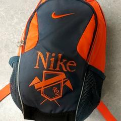 Rugzak Grijs/ Oranje, zoals gemeld door Regio West-Vlaanderen met iLost