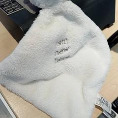 Labazada cariñosa blanc ourson, segundo informou IKEA Toulouse usando iLost