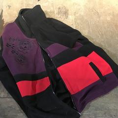Jasje Zwart met paars en rood & Vestje, gemeldet von De Heeren van Aemstel über iLost