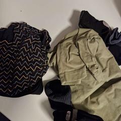 Pacco di vestiti, come riportato da Ramada by Wyndham Amsterdam Airport Schiphol utilizzando iLost