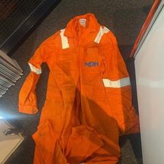 Mdm werkkleding en schoenen overal, zoals gemeld door Haven Hotel Rotterdam met iLost
