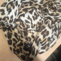 Oblečení sjaal pantermotief, jak nahlášeno Regio Limburg - Leuven pomocí iLost