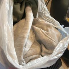 Pulóver, amint azt MEININGER Hotel Paris Porte de Vincennes az iLost segítségével jelentette.