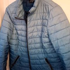 Giacca blauw, come riportato da Qbuzz DMG utilizzando iLost