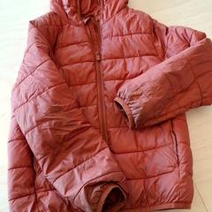 Chaqueta, segundo informou IKEA Lyon Grand Parilly usando iLost