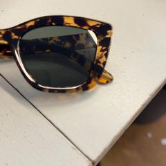 Gafas de sol, ha sido reportado por Het Amsterdams Verbond con iLost