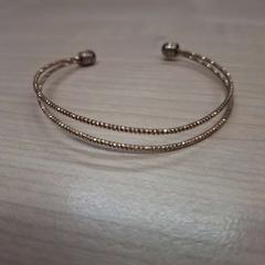 Bracelet dorée, as reported by IKEA Caen Fleury-sur-Orne using iLost