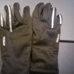 إكسسوارات الملابس، كما تم الإبلاغ عنه بواسطة SnowWorld Landgraaf عبر iLost