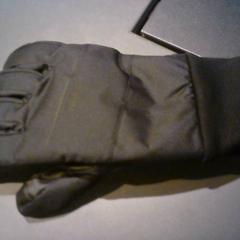 グローブ rechts zwart がiLostで SnowWorld Landgraaf によって報告されました