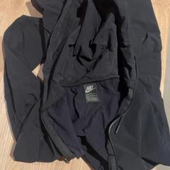 Jacka zwart, rapporterat av Van der Valk Hotel Eindhoven - Best med iLost