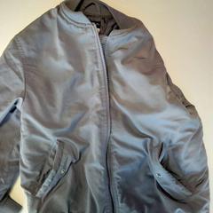 Veste, a été signalé par Twisto utilisant iLost
