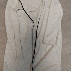 Kleding  - Cardigan  grijs, segons ha informat Centraal magazijn mitjançant iLost