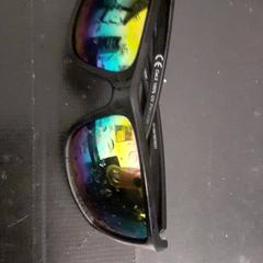 Gafas de sol, segundo informou Qbuzz servicepunt  Emmen usando iLost
