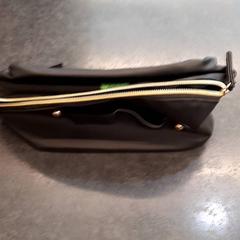 Tasje, som rapportert av Rotterdam The Hague Airport ved bruk av iLost