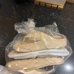 Sandalias, segundo informou Van der Valk Hotel Veenendaal usando iLost