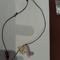 Collana enfant, come riportato da TCL utilizzando iLost