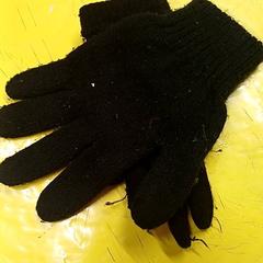 Handskar Noir, rapporterat av IKEA Lille med iLost