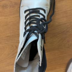 Scarpa, come riportato da Lago Lago utilizzando iLost