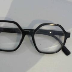 Brýle, jak nahlášeno Relais Azalys pomocí iLost