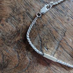 Zilveren armband, segons s'ha informat a iLost