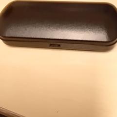 Caixa de óculos, como reportado por Mövenpick Hotel Amsterdam City Centre utilizando o iLost