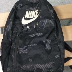 حقائب الظهر والحقائب النهارية، كما تم الإبلاغ عنه بواسطة Arriva West-Brabant عبر iLost