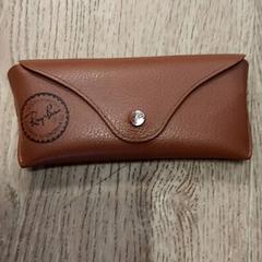 Estuche para lentes con lentes, segundo informou RRReis Trein Amersfoort / Ede-Wageningen usando iLost