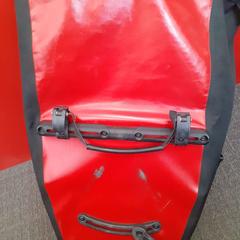 Taška regenkledij + fluo, jak nahlášeno Regio Limburg - Leuven pomocí iLost