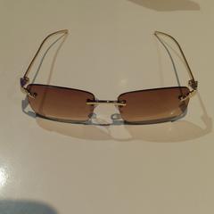 Zonnebril huge がiLostで Pathé Nijmegen によって報告されました