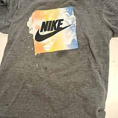 T skjorte Nike, som rapportert av Avonturenpark Hellendoorn ved bruk av iLost