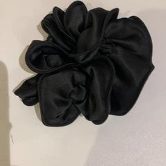 Scrunchie, amint azt IKEA福岡新宮 az iLost segítségével jelentette.