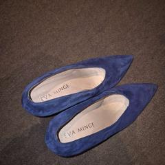 女性の靴 blue がiLostで The Dominican によって報告されました