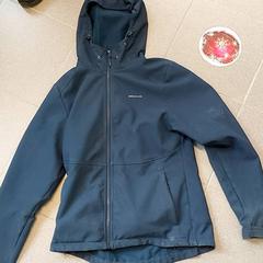 Kleding - Jas - Deparcq, a été signalé par Centraal magazijn utilisant iLost