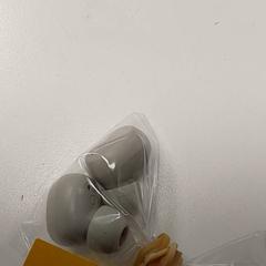 電子製品 -Beige oortjes がiLostで Centraal magazijn によって報告されました