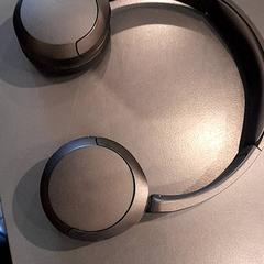 سماعات الرأس Merk Sony، كما تم الإبلاغ عنه بواسطة Campus Den Haag عبر iLost