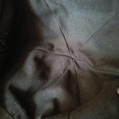 Zwarte baseball pet met logo, som rapporterats till iLost