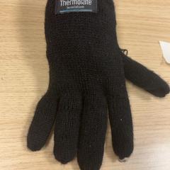 Gants Zwart, a été signalé par Pathé Amsterdam Noord utilisant iLost