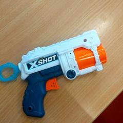 Jouet Speelgoed pistool, a été signalé par TU/e - Receptie Neuron utilisant iLost