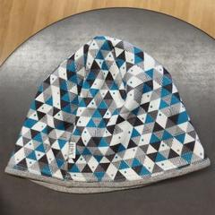 Chapéu, como reportado por IKEA Brno utilizando o iLost